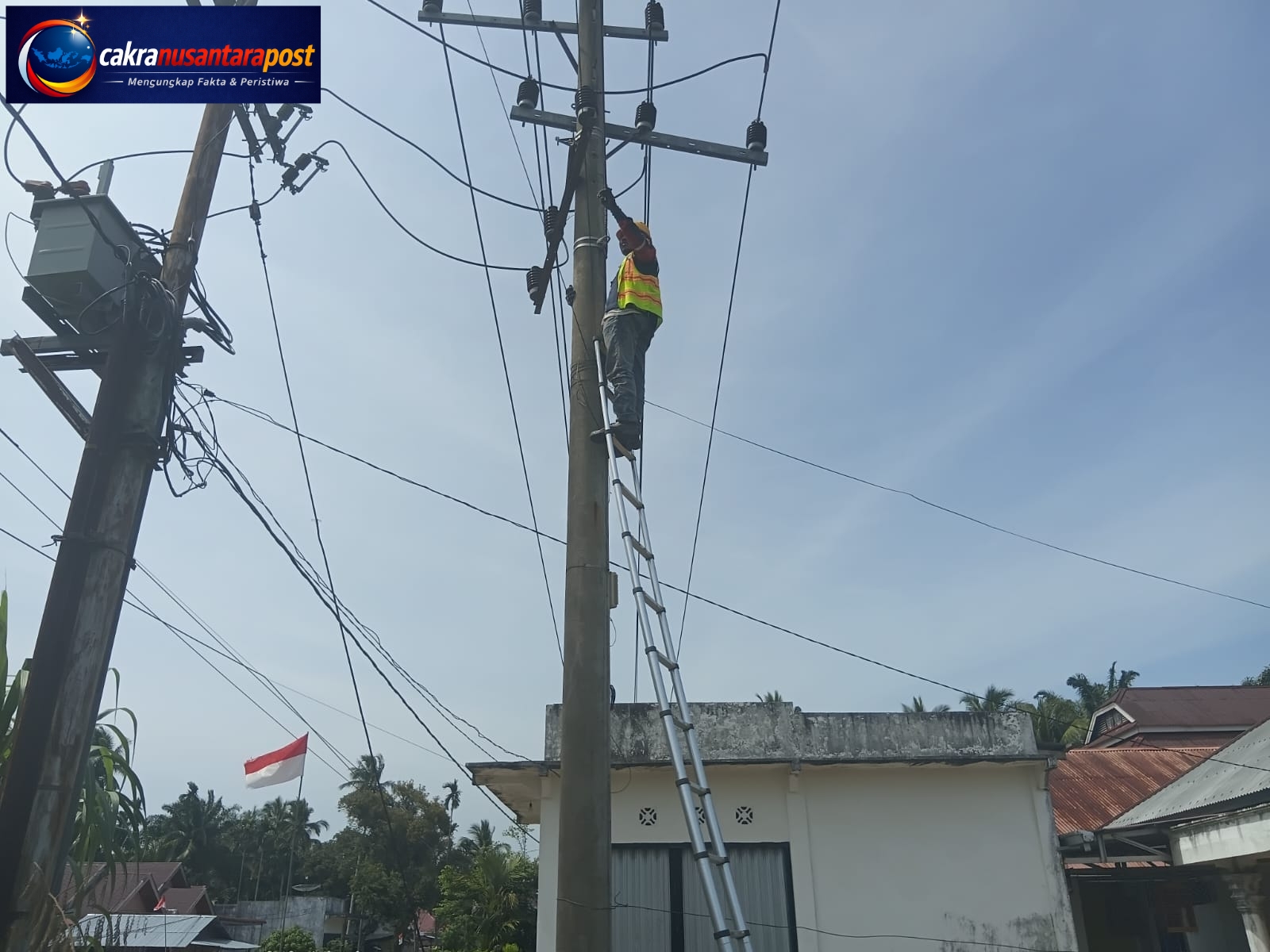 Jaga Kualitas Layanan Telekomunikasi, PLN Icon Plus Lakukan Perapian Jalur Fiber Optik di Pesisir Selatan