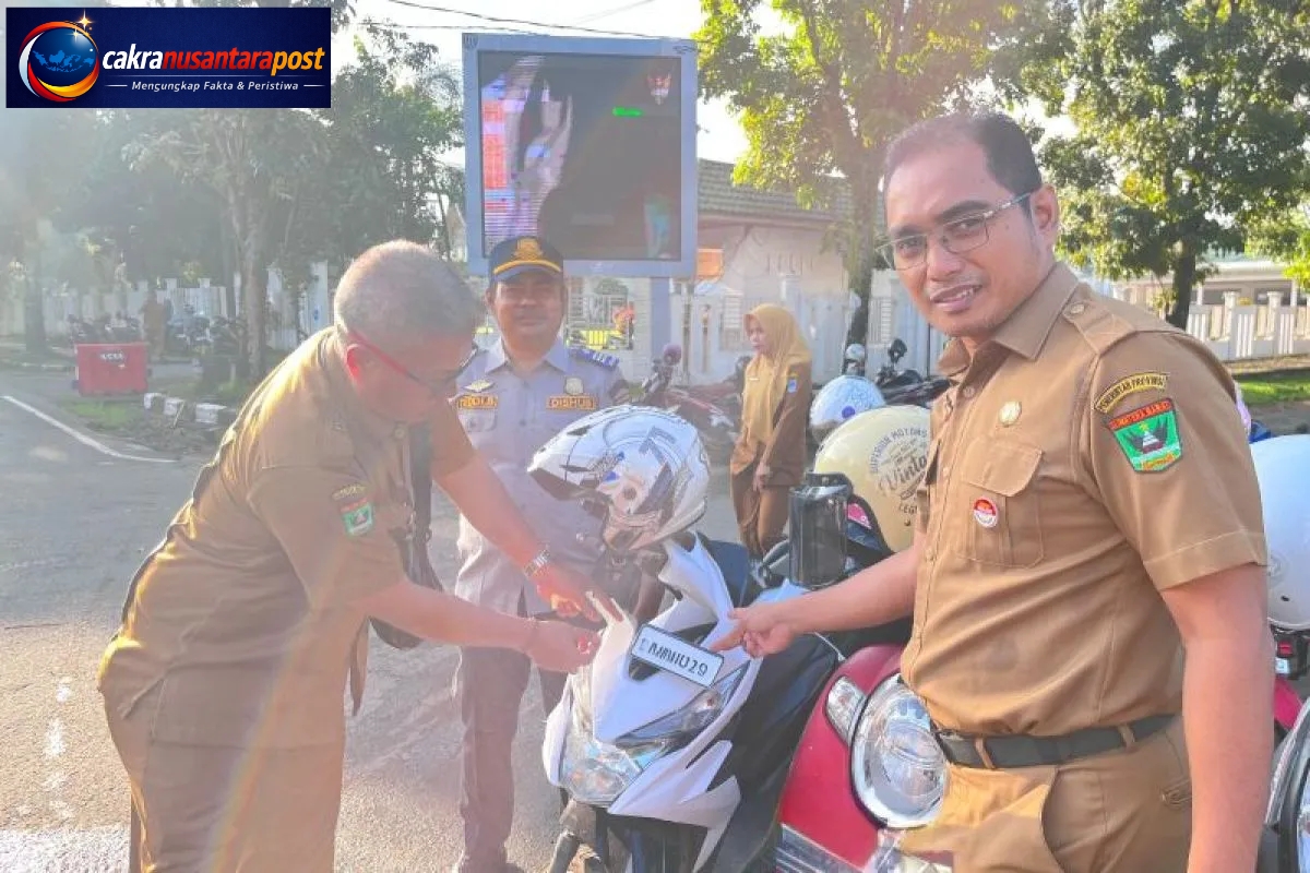 Pemkab Pasaman Barat Tempel Stiker di Kendaraan ASN Penunggak Pajak