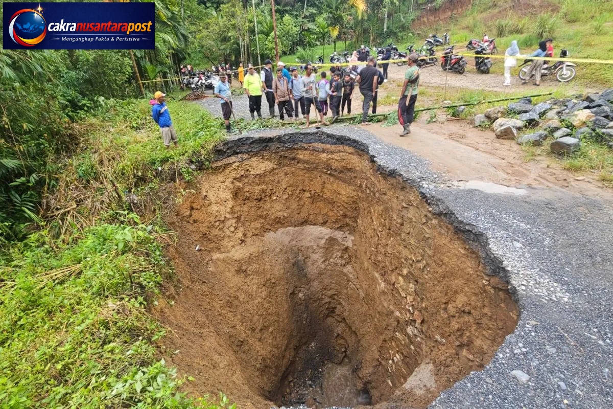 Akses Utama Putus, Jalan Amblas di Situjuah Limapuluh Kota Isolasi Ribuan Warga