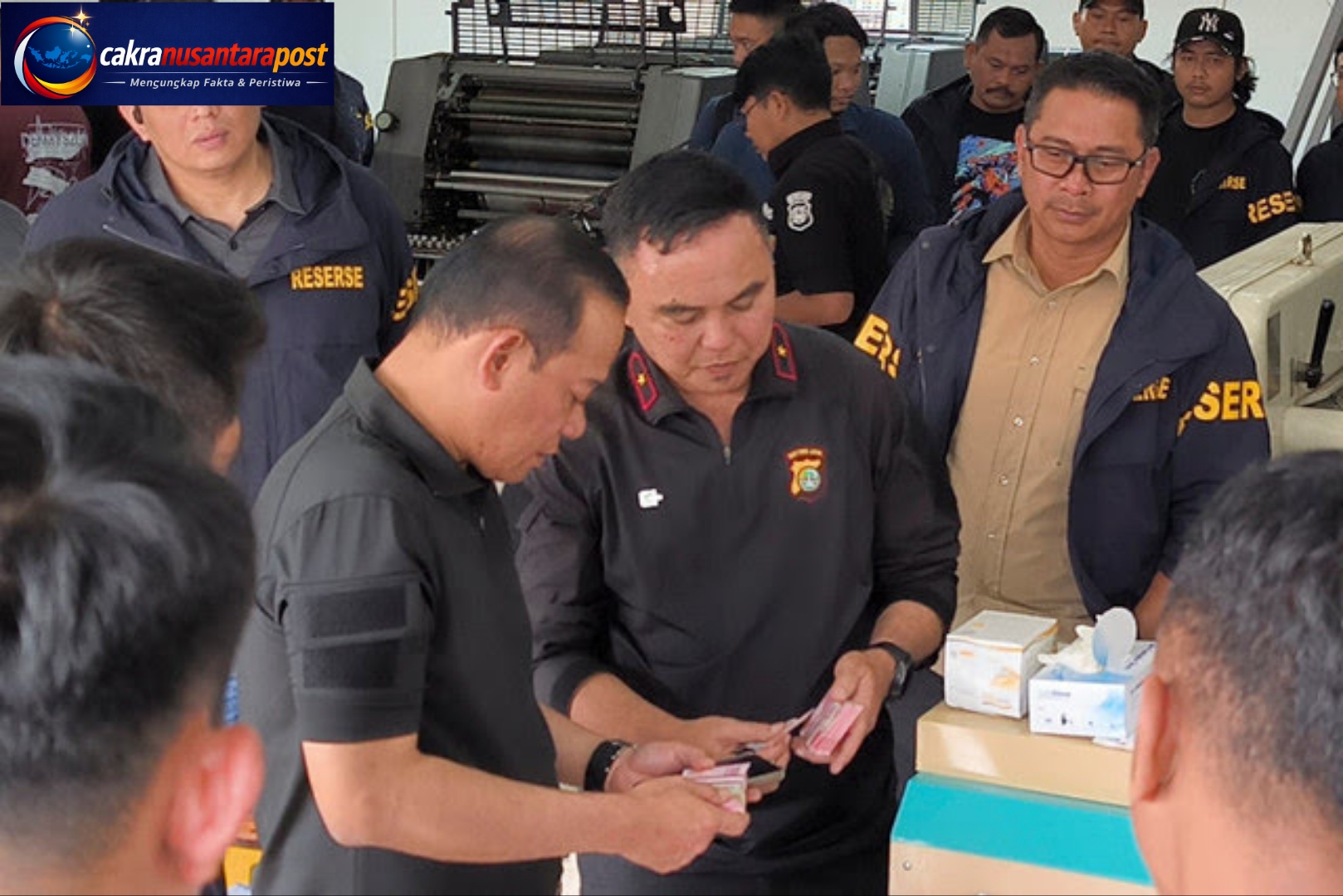 Pabrik Uang Palsu di Tangsel Digerebek, Polisi Amankan 360 Ribu Lembar Pecahan Rp100 Ribu