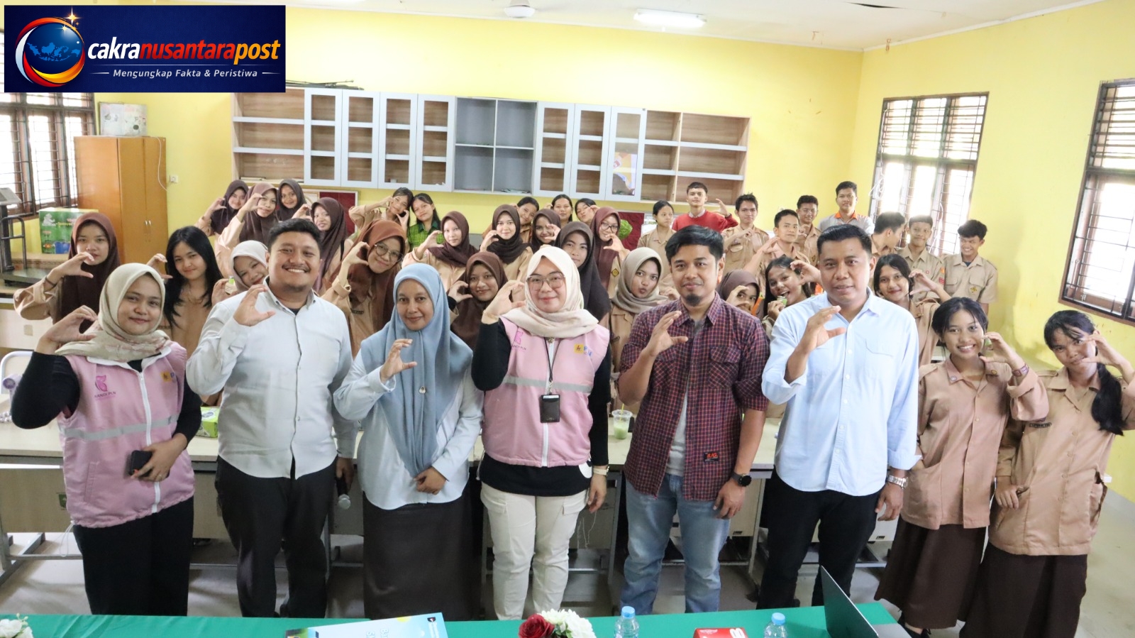Dukung SDM Unggul, PLN Icon Plus Hadirkan Pelatihan Pemasaran Digital dan Bantuan Alat Pertanian di SMKN 8 Pekanbaru
